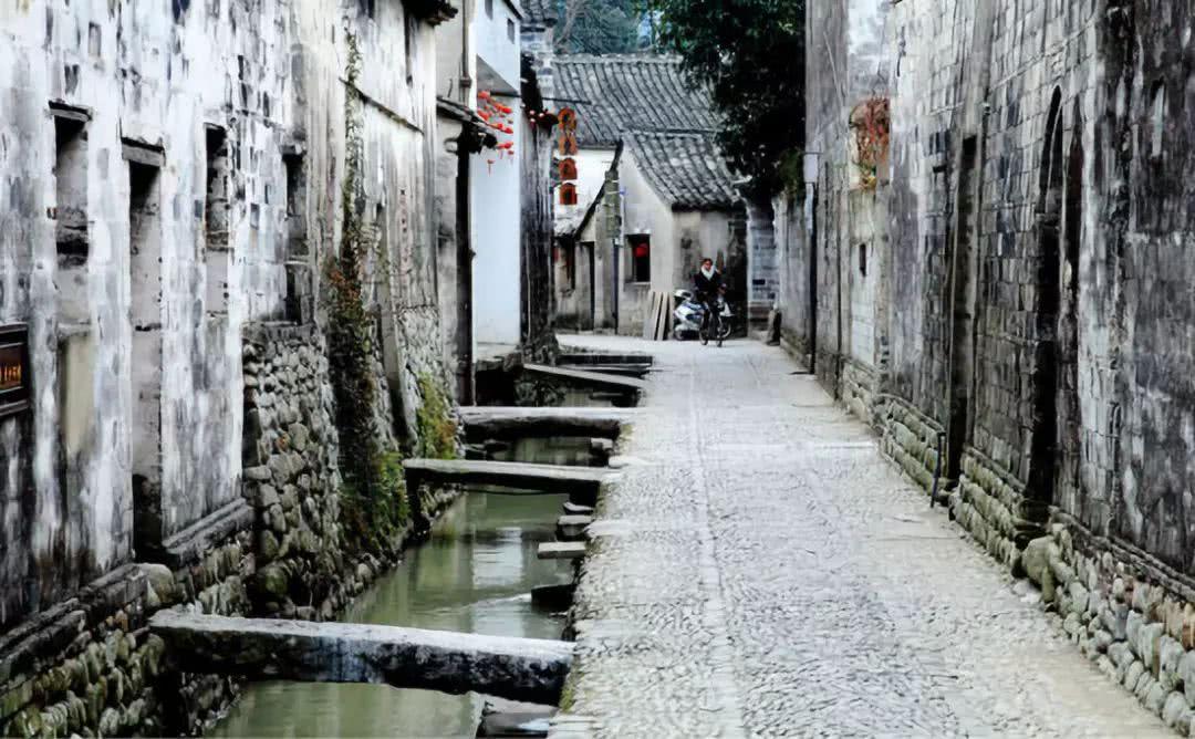 克林斯曼：没想到首轮比赛就有5名队员染黄，我们要引起注意